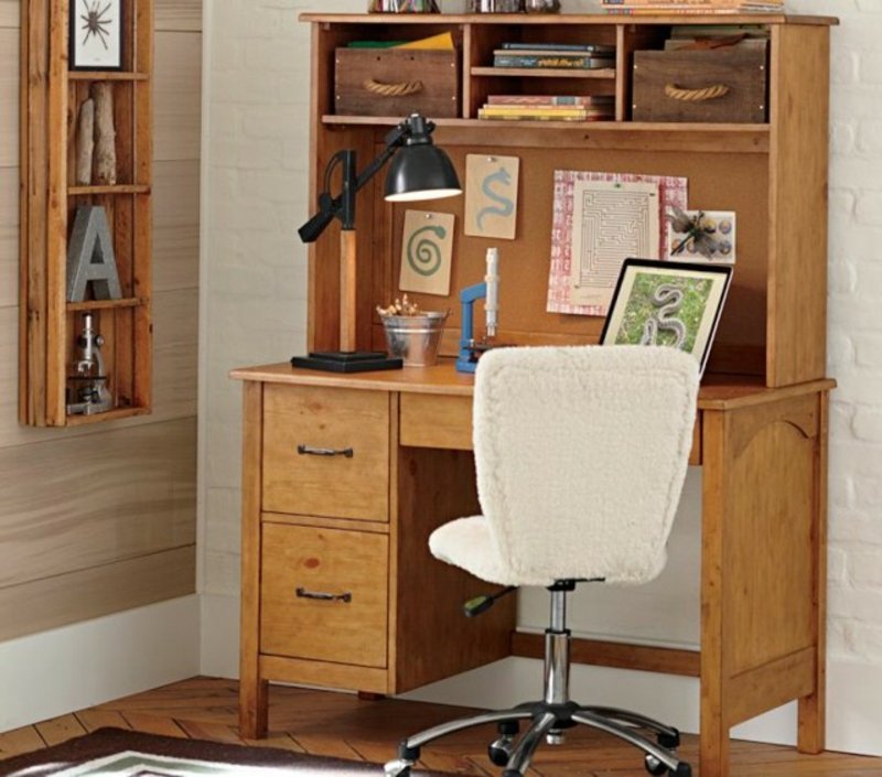 Παιδικό γραφείο από ξύλο με πολύ αποθηκευτικό χώρο