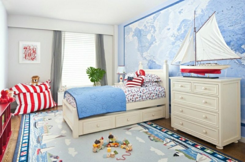 Pastelově modrá mapa světa dětského pokoje