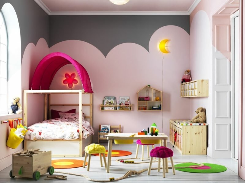 Dětské pokoje malují jemně růžovou šedou
