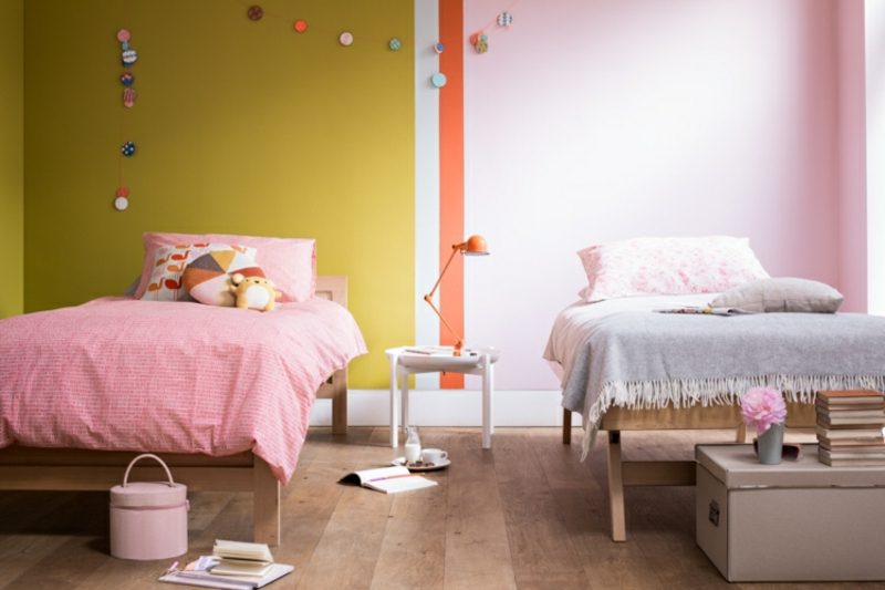 Dětské pokoje natírají hořčicí žlutou a růžovou