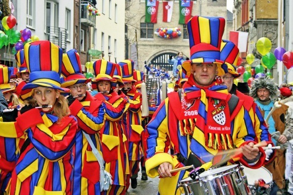 Köln Carnival 2019 parade musikere gamlebyen