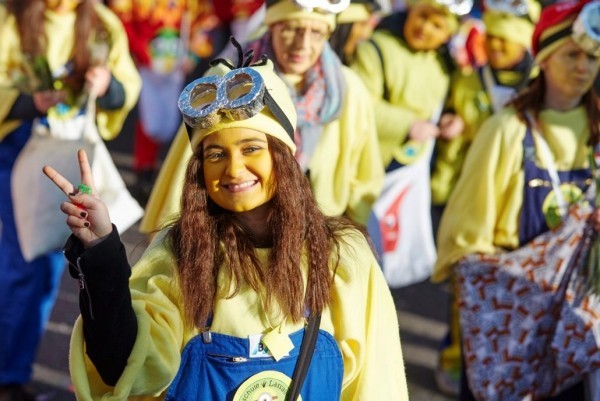 Köln Carnival 2019 jente i minion kostyme