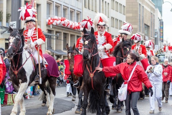 Köln -karneval 2019 steg mandagstog med hester