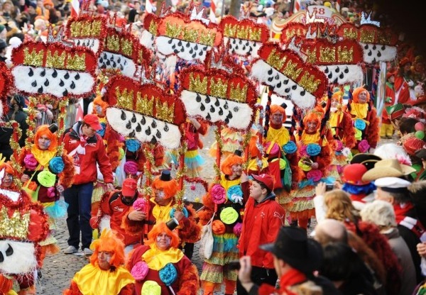 Köln Carnival 2019 parade gjennom byen