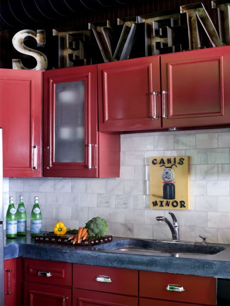 Pop meno raudona virtuvė