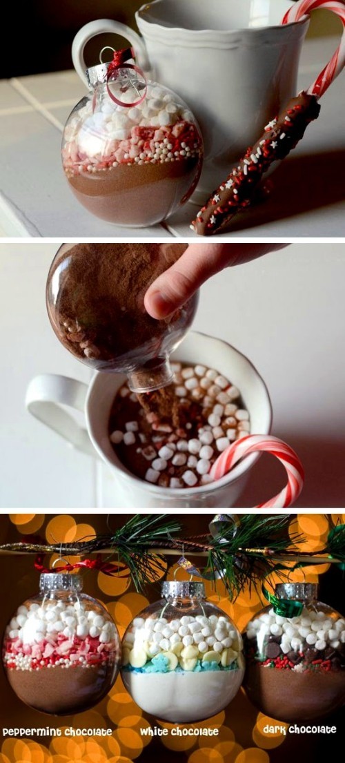 Kreative julegaver lager selv ornamenter med varm kakao