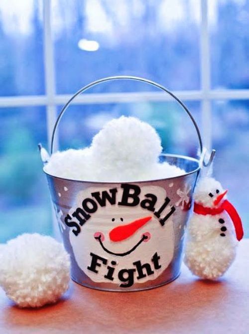 Kreative julegaver gjør selv snøballkamp hjemme