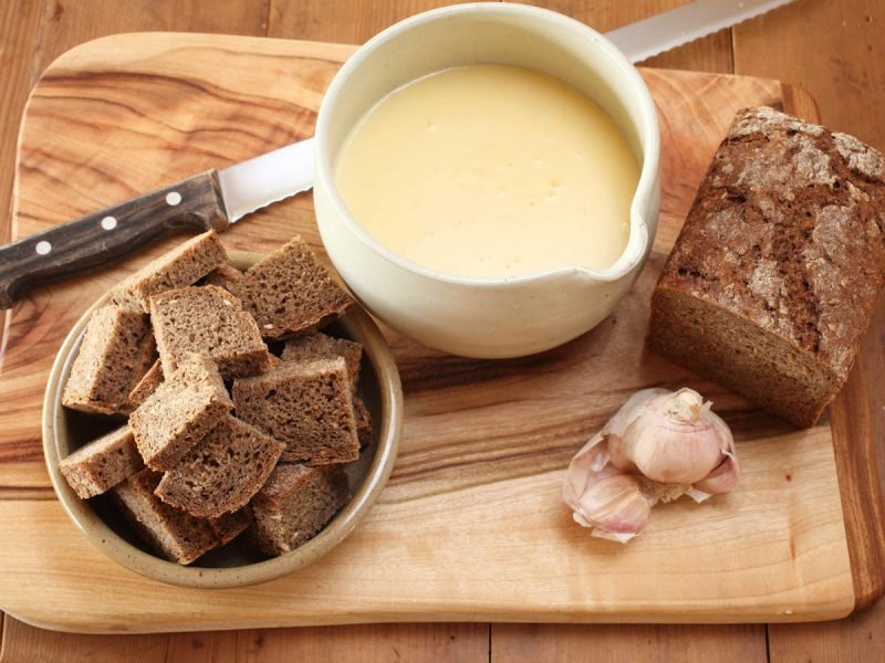 Alle slags brød som tilbehør til ostefondue!