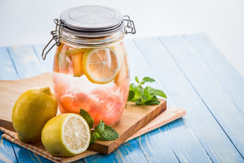 detoxikační osvěžující citronová voda
