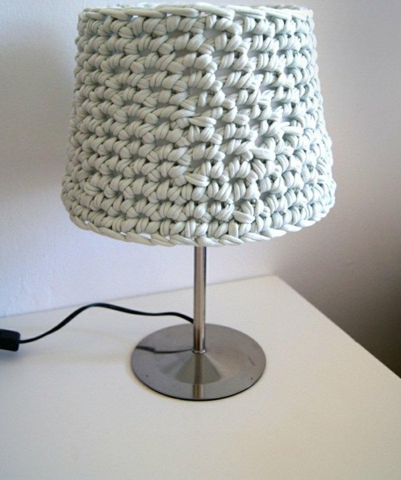 Háčkované stínidlo na stolní lampu