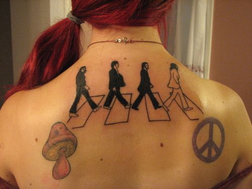 Tebūnie ... Geriausios „The Beatles“ tatuiruotės šioje Abbey Road pusėje