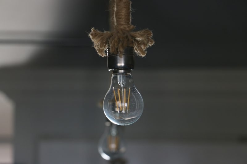 עיצוב מנורה עם כבלי טקסטיל