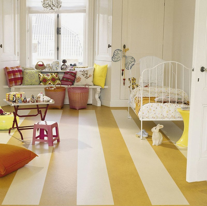 podlaha linoleum dětský pokoj žlutý