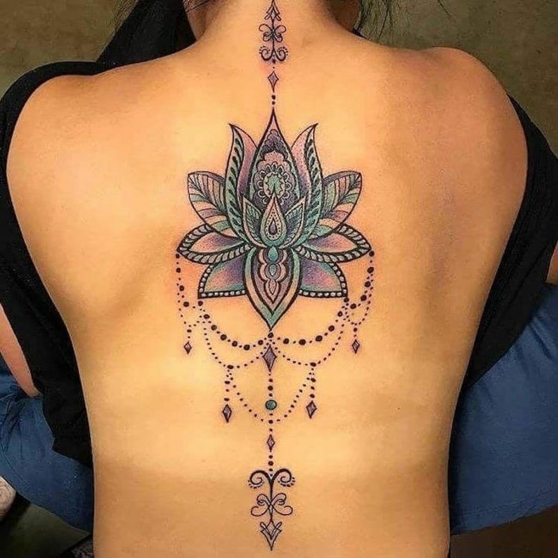 Lotus tatovering mandala tilbake stor iøynefallende