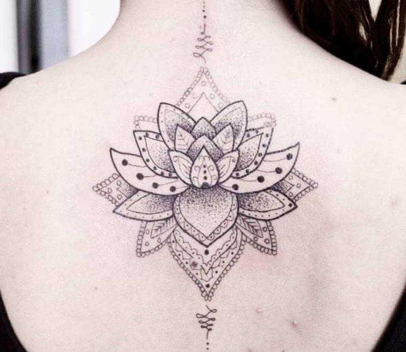 Lotus blomst tatovering øm vakkert