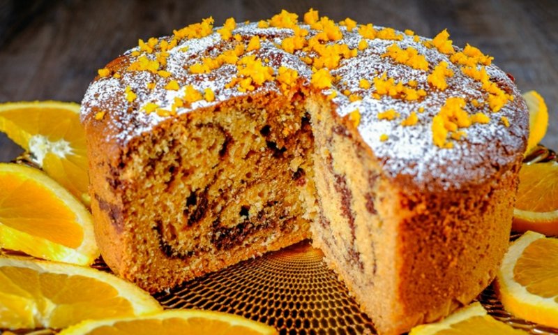 Upečte dort nastrouhaný pomerančovou kůrou