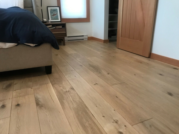 Nápady na design podlahy do ložnice do masivního dřeva