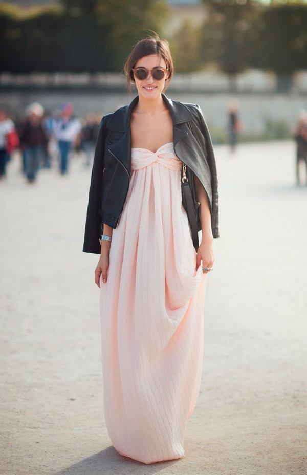 Maxi φόρεμα καλοκαιρινές τάσεις 2020 - Αυτά τα ρούχα είναι πλέον μοντέρνο ροζ φόρεμα με δερμάτινο μπουφάν