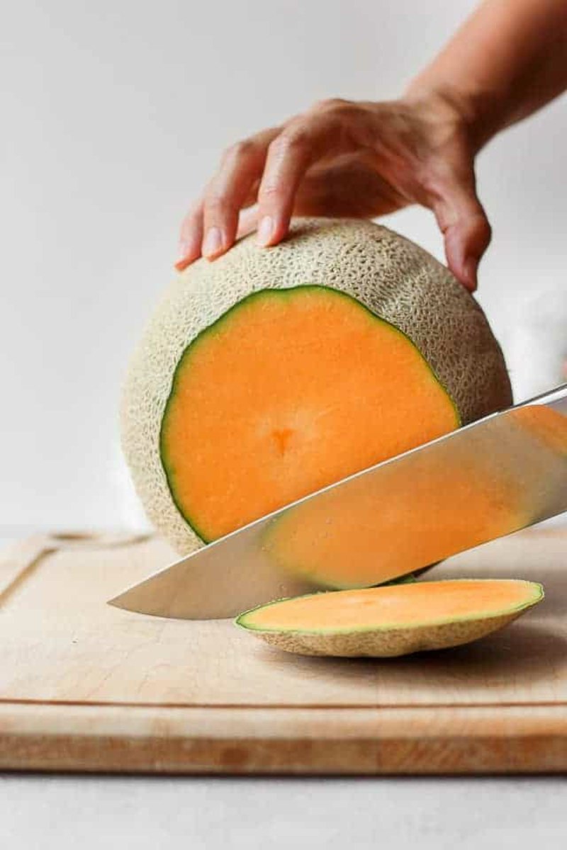 Skjær melon av endene