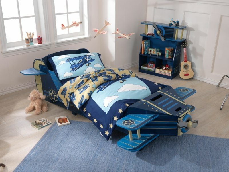 Dětská postel roste s letadlem