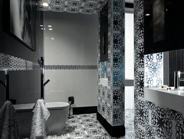 mozaikové dlaždice koupelna dovedně zdůrazňují design stěn s květinovými vzory