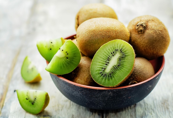 fruktsalat vinter kiwi frukt vintersalat ideer