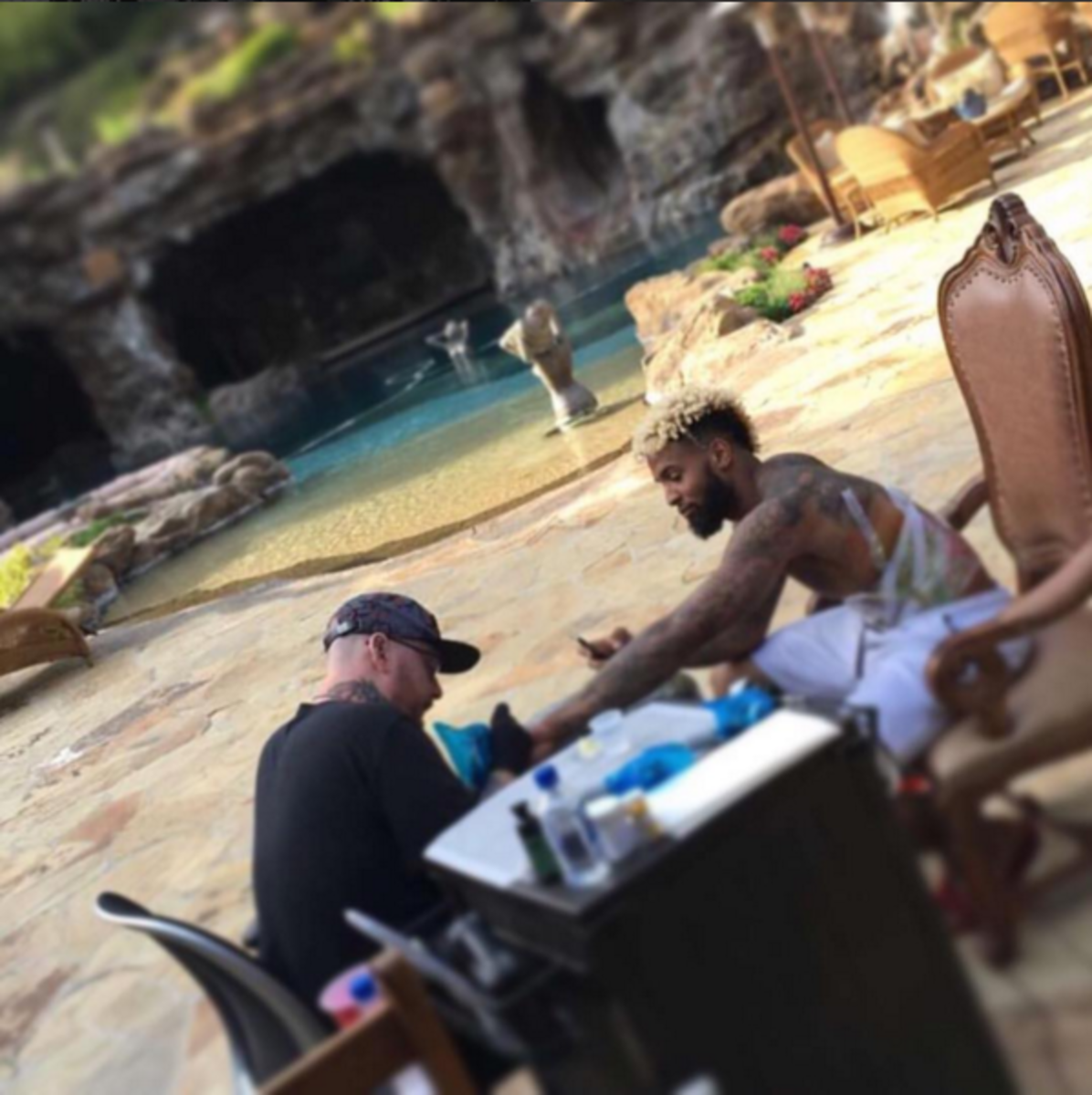 Bang Bang, Beckham için ikinci bir dövme üzerinde çalışıyor.