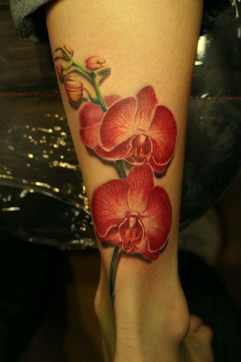 orchidejové tetování na noze