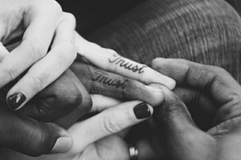 Tetování prstem pro páry