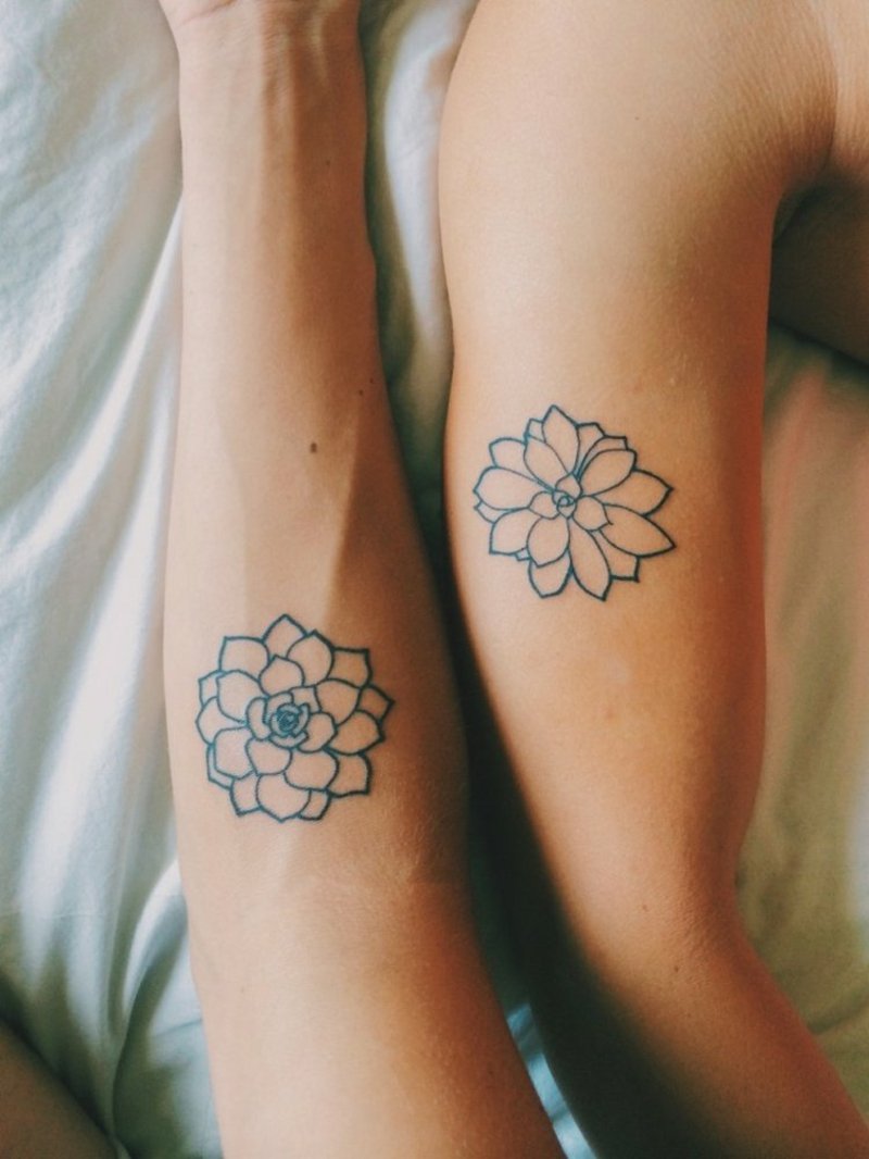 Partner tetování květiny