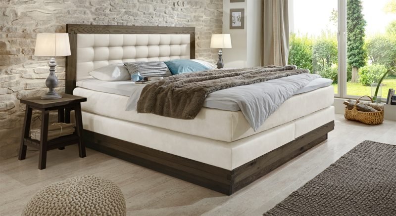 Solid, moderne design queen-size-seng