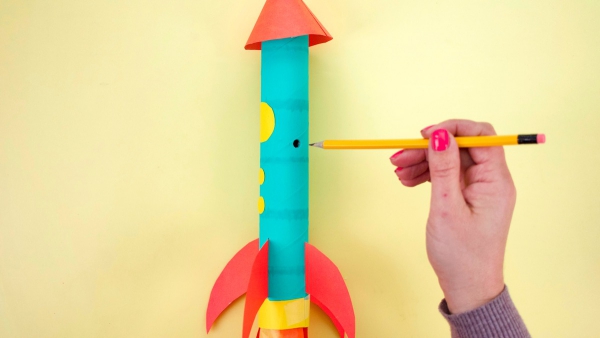 Raketa Tinker s dětmi - jednoduché pokyny a skvělé nápady dělají otvor pro rukojeť
