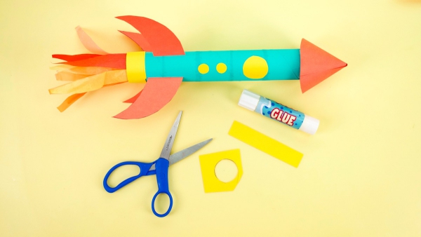 Raketa Tinker s dětmi - jednoduché ruční práce a skvělé nápady otevírají hotovou raketu