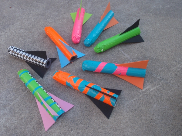 Raketa Tinker s dětmi - jednoduché návody na tvorbu a skvělé nápady jednoduché raketové washi páskové bazénové nudle