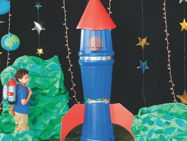 Raketa Tinker s dětmi - jednoduché ruční práce a skvělé nápady obrovské dětské raketové divadlo na odpadkové koše