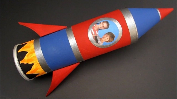Raketa Tinker s dětmi - jednoduché návody na tvorbu a skvělé nápady jednoduchá papírová raketa s fotografiemi pro děti