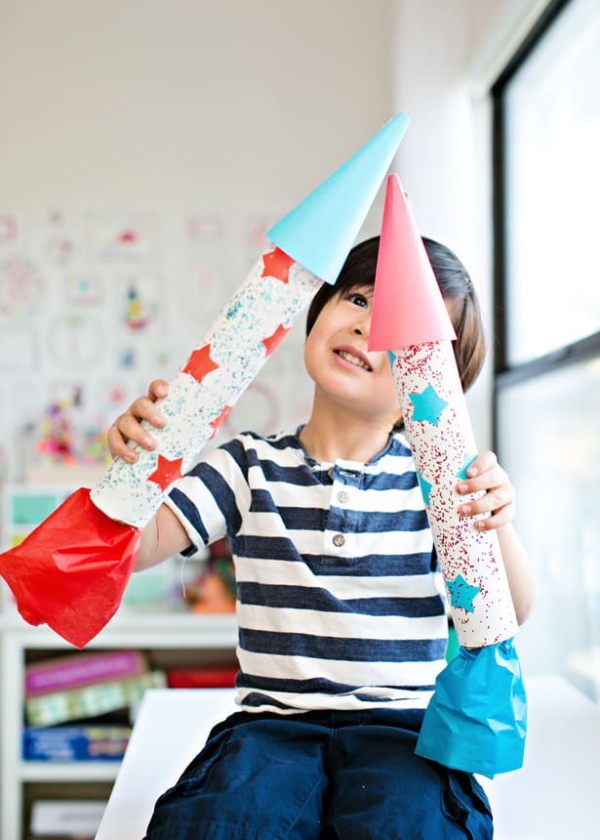 Raketa Tinker s dětmi - jednoduché návody na tvorbu a skvělé nápady, které si děti hrají s kutilskými raketami
