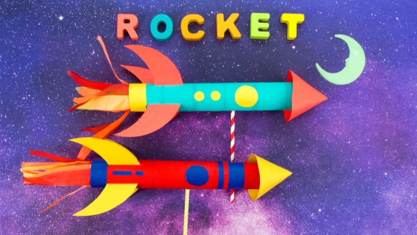 Raketa Tinker s dětmi - jednoduché ruční práce a skvělé nápady hotový projekt s plameny a držadly