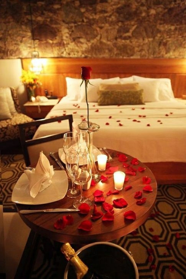 romantisk soverom design stearinlys rød rose