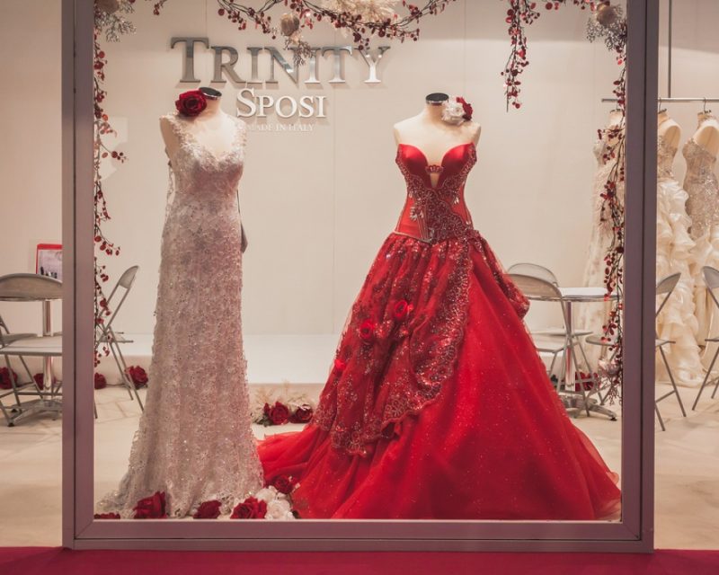 שמלות כלה אדומות טרנד חלון ראווה לאופנת כלות