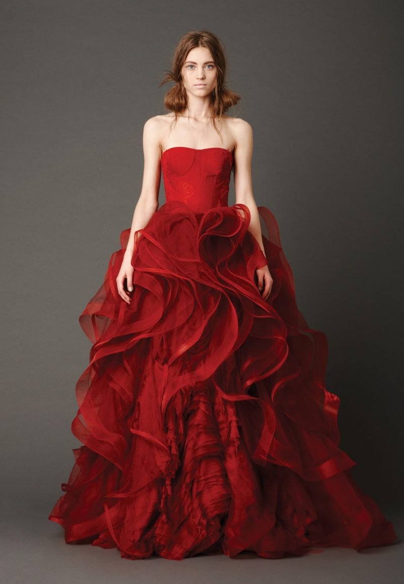 שמלות כלה אדומות ורה וואנג חצאית מפוארת