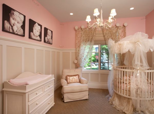 kulaté dětské postele růžové s mnoha fotografiemi dětí