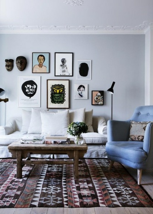 Δημιουργήστε τέχνη στο σπίτι σαλόνι ξύλινο τραπέζι μπλε καναπές λευκό καναπέ εικόνα