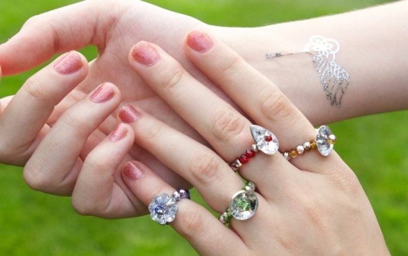 DIY šperky vyrábějící skvělé prsteny