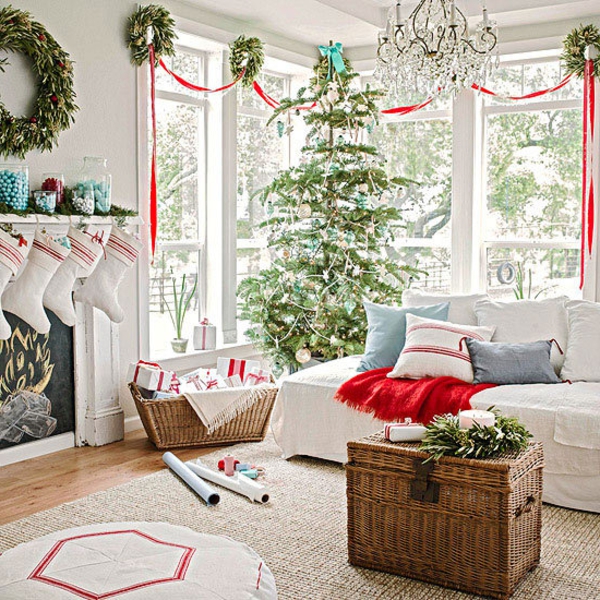 סלון יפה של סלסלת חג המולד בסלון חג המולד