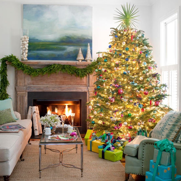סלון חג המולד יפה עץ חג המולד שולחן זר זהוב צבעוני