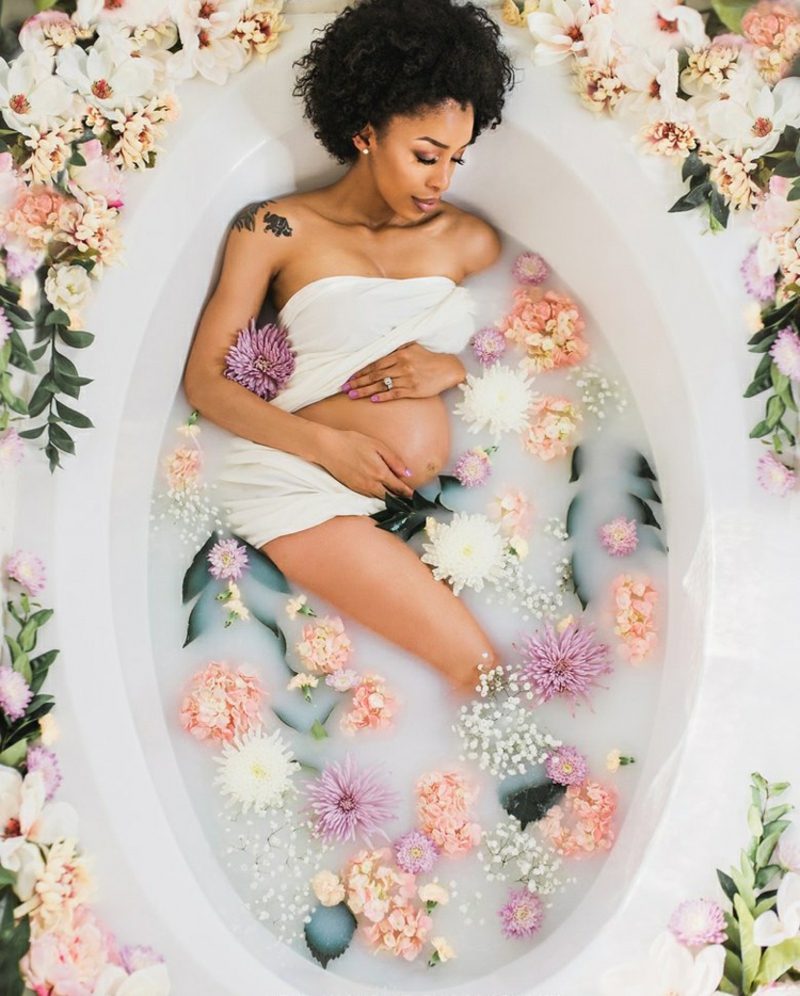 Pořizování těhotenských fotografií vana