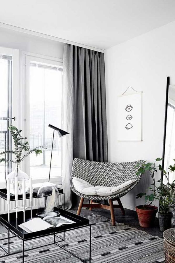 domácí design pokoje s černobílým kobercem