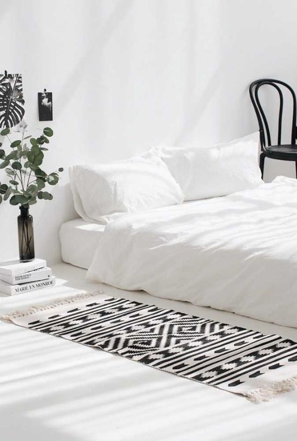 nápady pro ložnici černobílý koberec