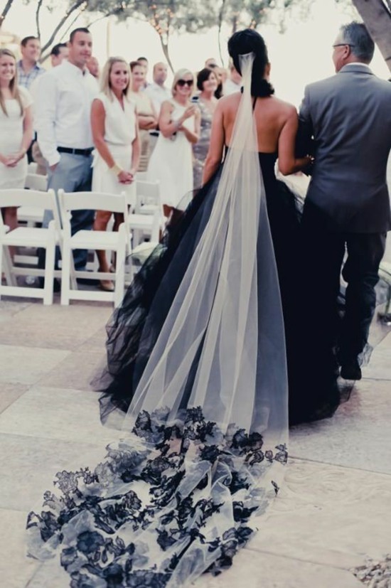 šedé černé svatební šaty modely svatebních šatů